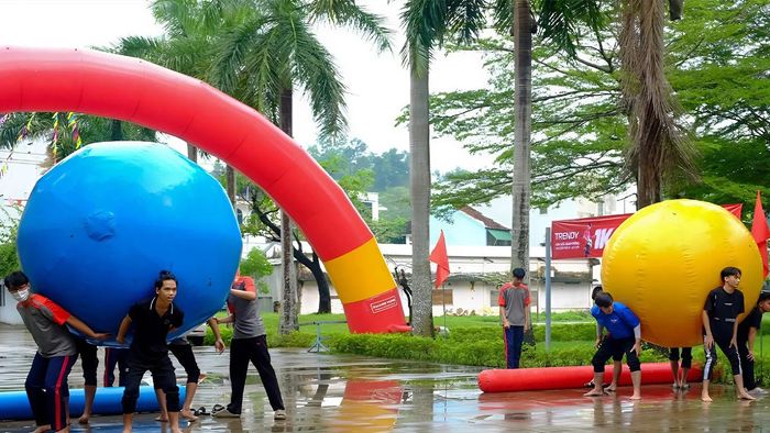 Các hoạt động ngoại khóa tại Trường Đại học Công nghiệp TP.HCM ngày càng được chú trọng và phát triển mạnh mẽ, mang đến cho sinh viên nhiều cơ hội học hỏi và giao lưu.