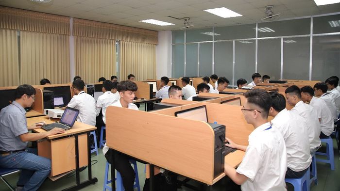 Học phí tại Trường Đại học Công nghiệp TP.HCM được xem là hợp lý so với chất lượng đào tạo mà trường cung cấp.
