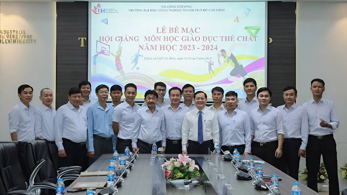 Đội ngũ giảng viên tại Trường Đại học Công nghiệp TP.HCM được đánh giá cao về chất lượng, với trình độ chuyên môn vững vàng và kinh nghiệm giảng dạy phong phú.