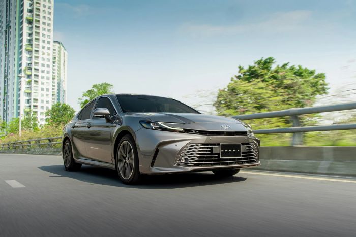 Hình ảnh mới nhất của Toyota Camry 2024, thể hiện sự mạnh mẽ và sang trọng.