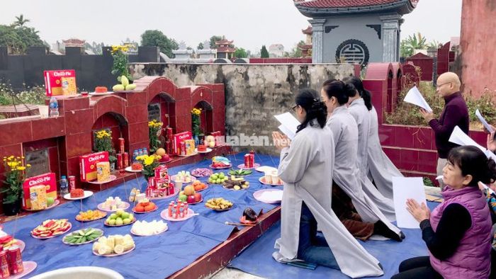 Văn Khấn Tạ Mộ Cuối Năm: Mẫu Cúng Và Những Lễ Vật Cần Chuẩn Bị