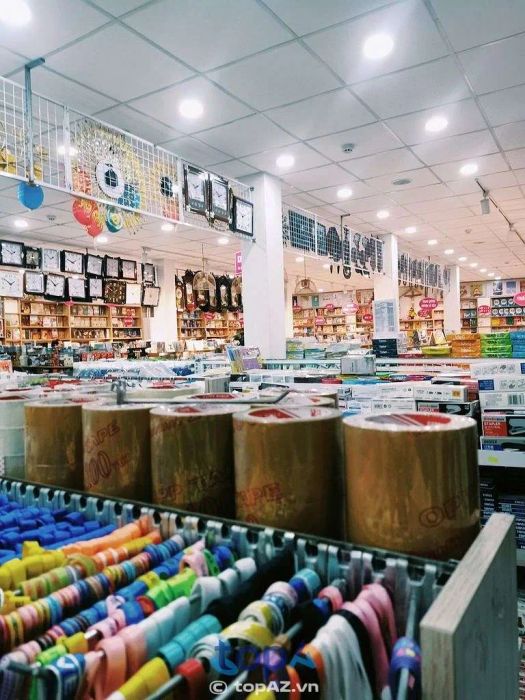 Nhà sách Bạch Đằng Dĩ An