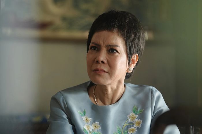 Bà Hai Nhị tổ chức đám giỗ linh đình và mời cả làng cùng tham gia.