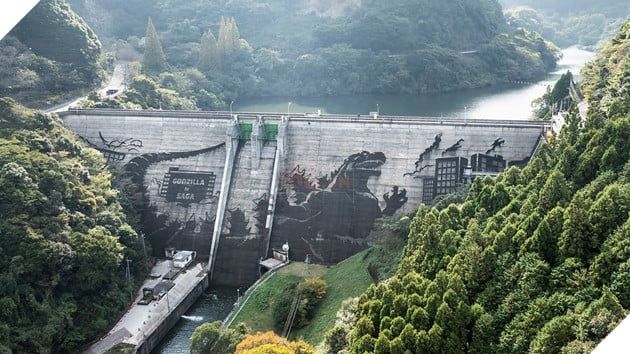 Đập Iwayagawauchi tại tỉnh Saga đã trở thành nơi trưng bày bức tranh tường Godzilla khổng lồ, tạo điểm nhấn ấn tượng cho tỉnh.