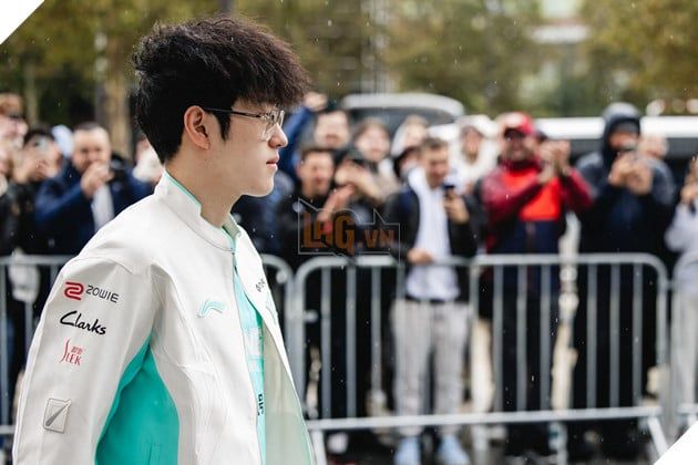 Scout lại vướng phải tình huống đòi nợ, và tương lai của anh vẫn chưa có câu trả lời rõ ràng.
