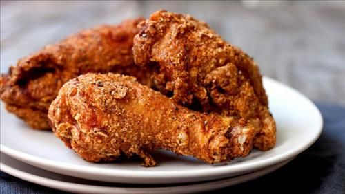 Người Nhật thưởng thức KFC vào đêm Giáng sinh