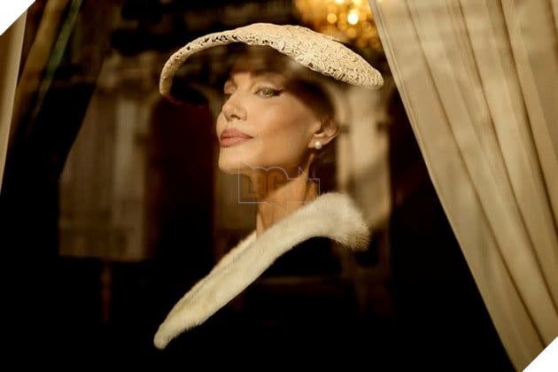 Angelina Jolie Chia Sẻ Mong Không Có Phim Tiểu Sử Về Cuộc Đời Cô