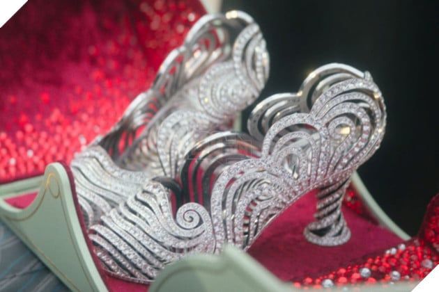 Phim Nhạc Kịch Wicked Không Còn Đôi Giày Đỏ Ruby Của Dorothy? 3