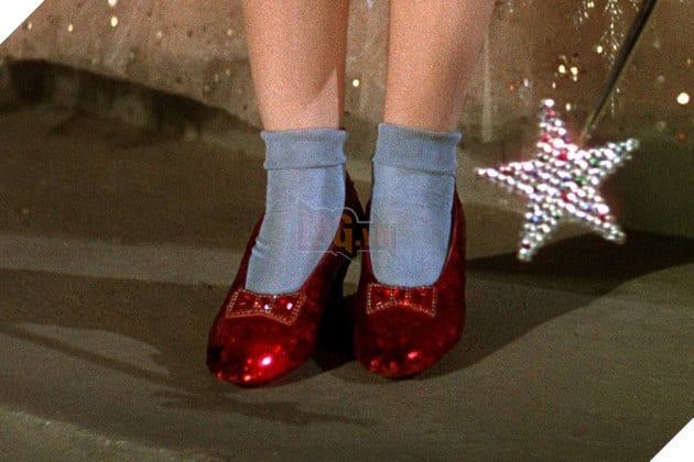 Phim Nhạc Kịch Wicked Không Còn Đôi Giày Ruby Của Dorothy?