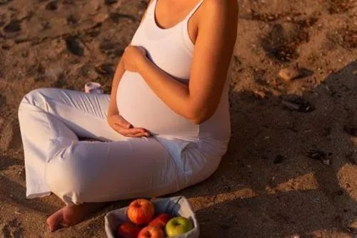 Dự đoán khả năng sinh sản và mang thai năm 2025 cho 12 chòm sao nữ
