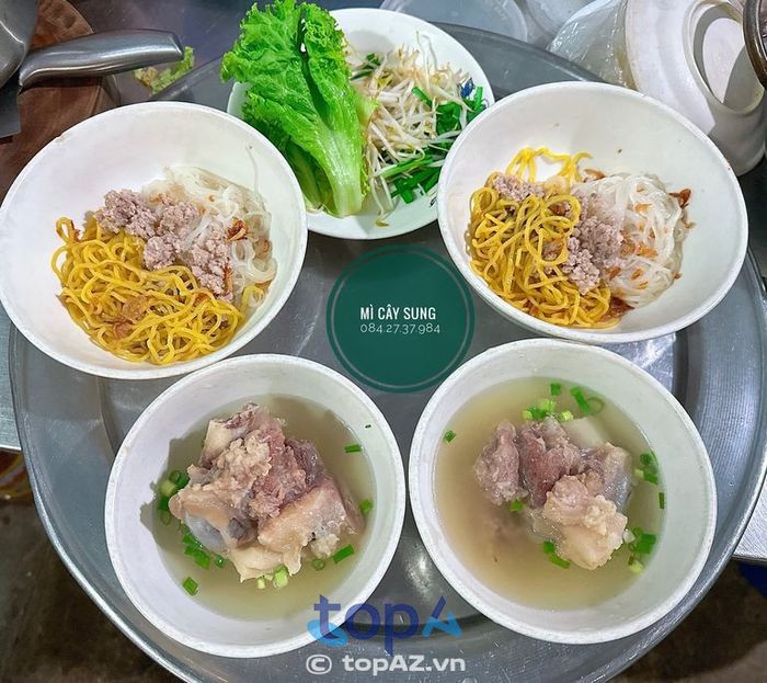 Quán Mì Cây Sung là lựa chọn hấp dẫn cho những ai yêu thích mì vào mỗi buổi sáng tại Dĩ An.