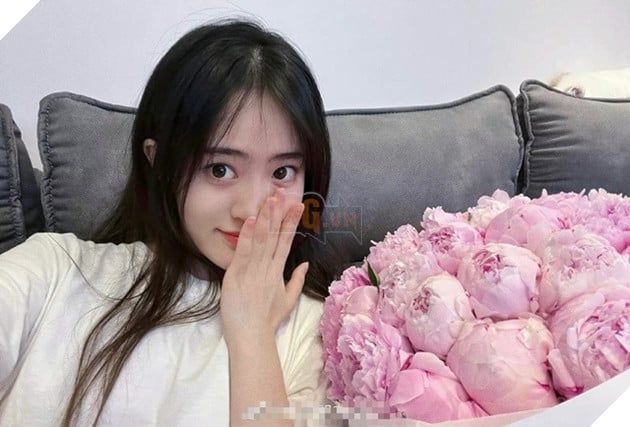 Bạn gái của JackeyLove gây xôn xao với những phát ngôn khoe khoang thái quá.