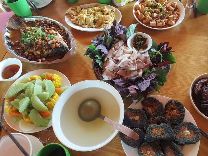 Thung lũng hoa Bắc Hà giữa cao nguyên Tây Bắc khoe sắc đẹp rực rỡ, mời gọi du khách đến khám phá.