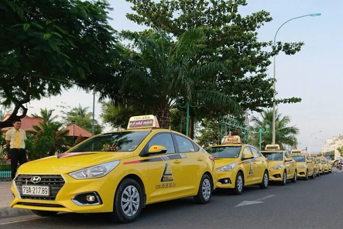 A comprehensive list of the 12 most reputable, professional, and affordable taxi companies in Ninh Hòa.