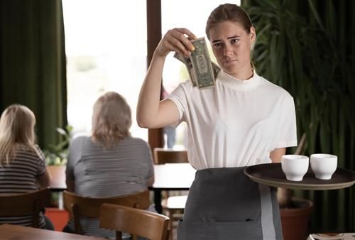 Chòm sao nào thường chi tiêu hay tiết kiệm tiền?