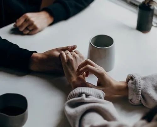 Đôi khi, việc buông bỏ lại chính là cách nắm bắt những điều quan trọng