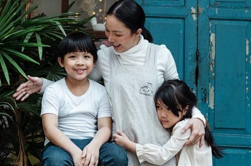 Con giáp nữ tuổi Mão thường có khả năng chịu đựng rất tốt, họ không chỉ kiên nhẫn mà còn có thể xử lý mọi việc một cách nhẹ nhàng và bình tĩnh. Khả năng làm nhiều việc cùng lúc là điểm mạnh của họ, giúp duy trì sự ổn định trong gia đình và cuộc sống.