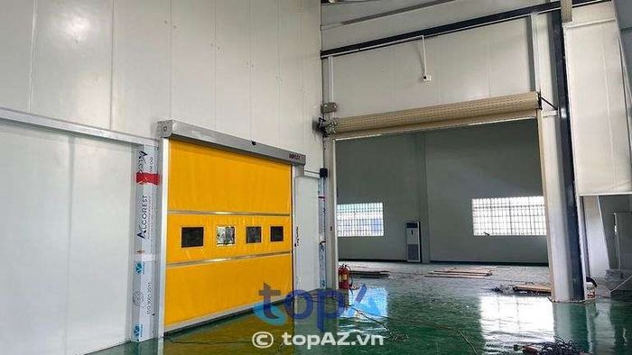 Công ty Cửa Cuốn Nhanh Tuấn Phát tại Phú Nhuận chuyên cung cấp các loại cửa cuốn nhanh, cửa cuốn tự động và cửa cuốn chống cháy với chất lượng vượt trội.