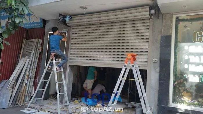 Công Ty Cửa Cuốn Hoàng Gia, tọa lạc tại Quận 7, TP. HCM, cung cấp các loại cửa cuốn đa dạng, phục vụ nhu cầu của mọi khách hàng.