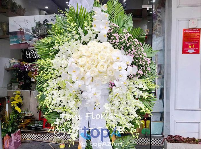 Tomflorist là địa chỉ uy tín để đặt hoa viếng đám tang tại TP. Vinh