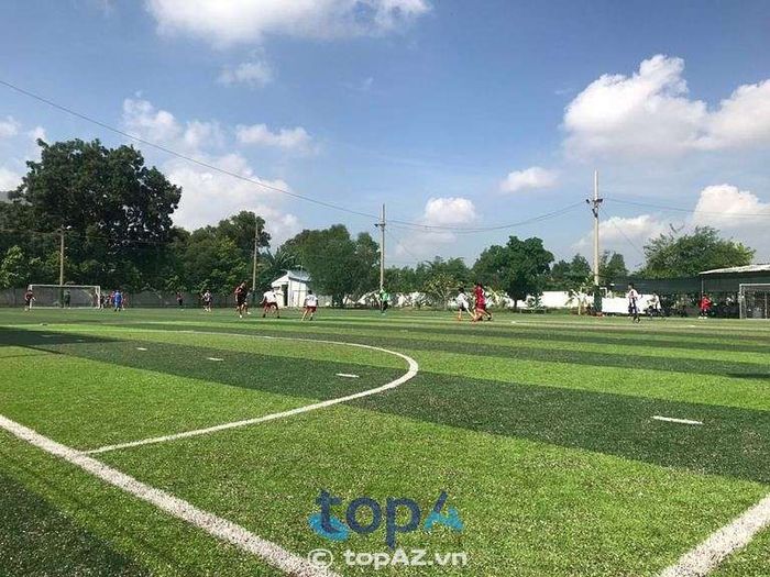 Sân bóng Bình Thắng Dĩ An là một địa điểm thể thao quen thuộc, mang đến không gian rộng rãi và các dịch vụ tiện nghi, phù hợp cho mọi đối tượng yêu thích bóng đá và thể thao.