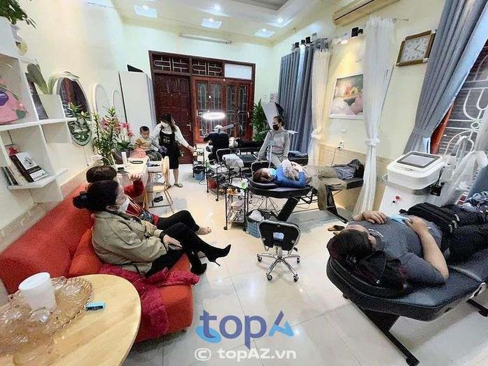 Viện thẩm mỹ Kjm 4 tại Hòa Bình là một trong những địa chỉ làm đẹp được nhiều người tin cậy, chuyên cung cấp các dịch vụ làm đẹp chất lượng, từ phun xăm thẩm mỹ đến chăm sóc da và điều trị mụn.