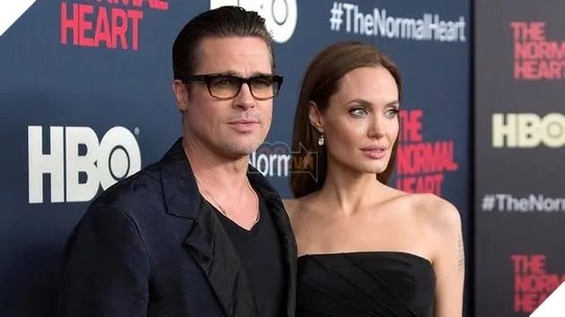 Angelina Jolie chính thức bước vào một chương mới trong cuộc sống sau khi hoàn thành thủ tục ly hôn.