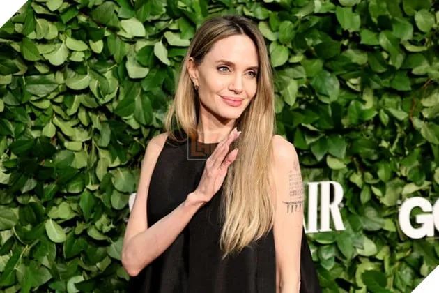 Angelina Jolie tiếp tục bắt đầu một chặng đường mới sau khi hoàn tất thủ tục ly hôn.