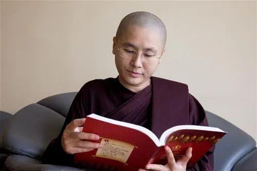 Phụ nữ có lòng hiếu thảo