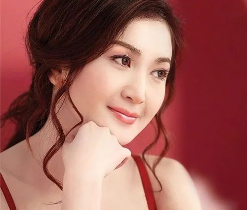 Hình ảnh về các con giáp càng lớn tuổi càng trở nên xinh đẹp và mặn mà lần 3