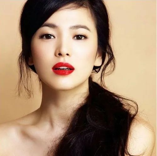 Hình ảnh về các con giáp càng lớn tuổi càng trở nên xinh đẹp và mặn mà lần 2