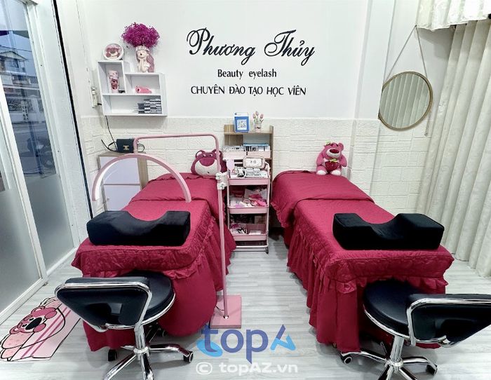 Phương Thủy Beauty Eyelash là một địa chỉ uy tín tại Dĩ An, chuyên cung cấp dịch vụ uốn và nối mi chất lượng cao.