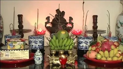 Những vật phẩm không nên đặt lên bàn thờ