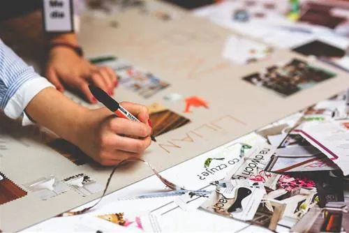 người sống trầm lặng