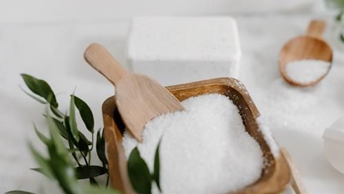 rắc muối đón năm mới