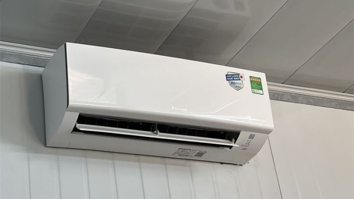 Lỗi U0 trên điều hòa Daikin có thể được sửa chữa nhanh chóng nếu bạn hiểu rõ nguyên nhân và áp dụng phương pháp khắc phục chính xác. Chúng tôi hy vọng rằng bài viết này đã mang lại thông tin bổ ích, giúp bạn tự tin xử lý sự cố. Nếu vấn đề vẫn chưa được giải quyết, bạn có thể liên hệ với trung tâm bảo hành hoặc các dịch vụ sửa chữa chuyên nghiệp để được hỗ trợ nhanh chóng.