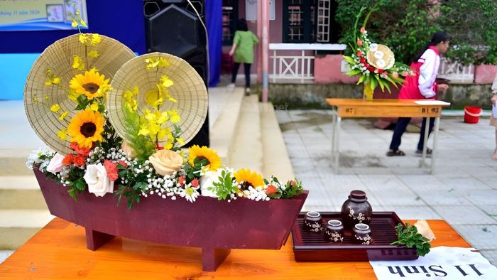 Mẫu bài thuyết trình cắm hoa ngày 20/11 thứ tư