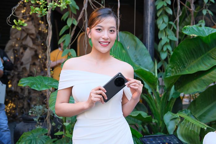 Find X8 và Find X8 Pro sở hữu thiết kế sang trọng và đẳng cấp, mang đến một phong cách hiện đại, tinh tế.