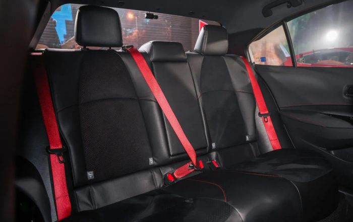 2025_Toyota_Corolla_GRS_7_mau.jpg
