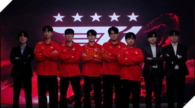 T1 vừa công bố đội hình mới nhưng mọi sự chú ý lại dồn vào chiếc áo đấu đặc biệt của họ.