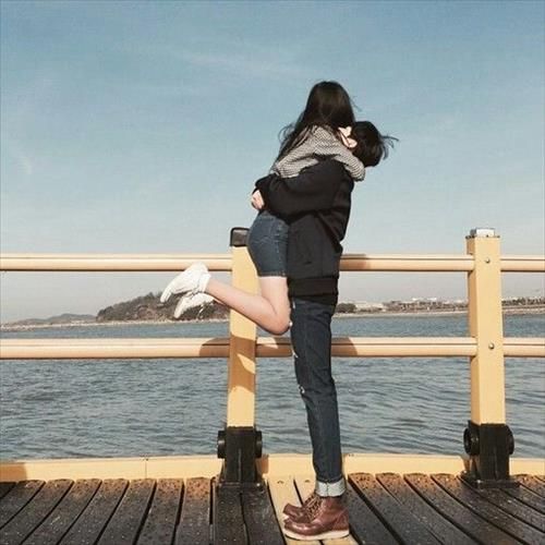 Chòm sao nam dễ bị cuốn vào tình yêu.