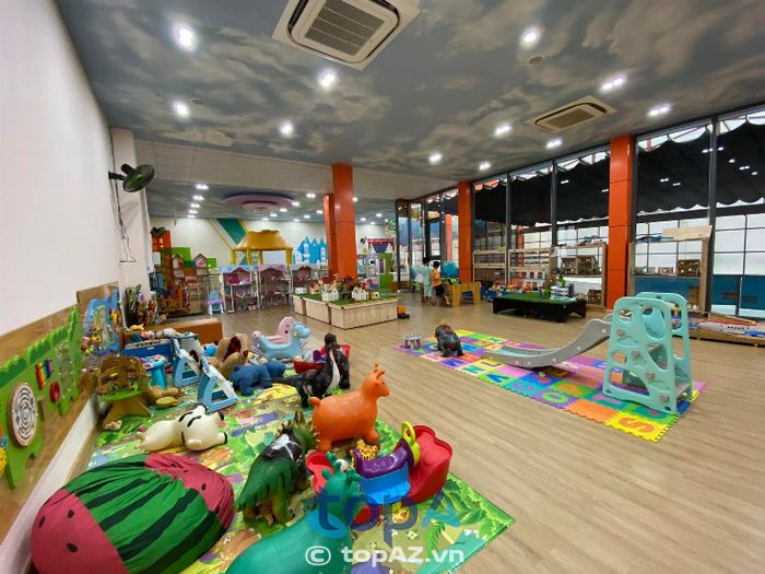 Cloud Kids là tên gọi của một khu vui chơi đầy sáng tạo, nơi trẻ em có thể khám phá và vui chơi với nhiều hoạt động thú vị.