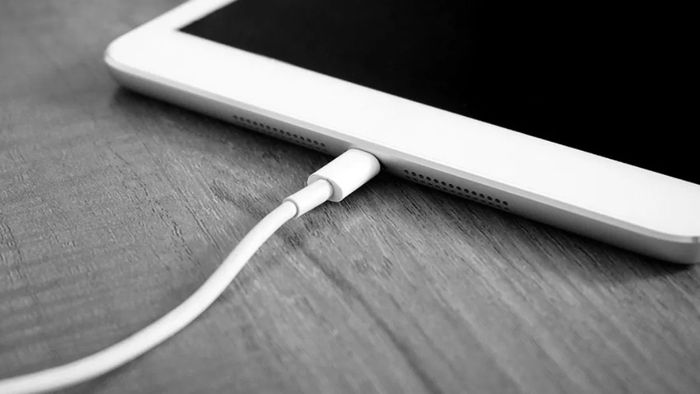 Cách sạc pin iPad lần đầu sao cho đúng?