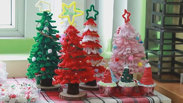 Cách tạo cây thông Noel bằng kẽm nhung thật đẹp và dễ làm