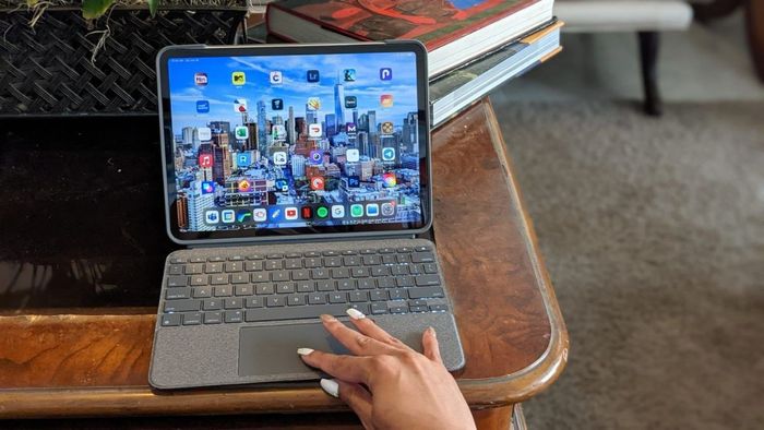 Có nên sử dụng iPad khi đang sạc không?