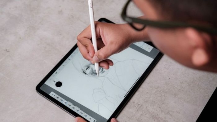 Trong số 4 dòng iPad trên, mẫu iPad nào thích hợp cho học sinh, sinh viên với ngân sách hạn chế?