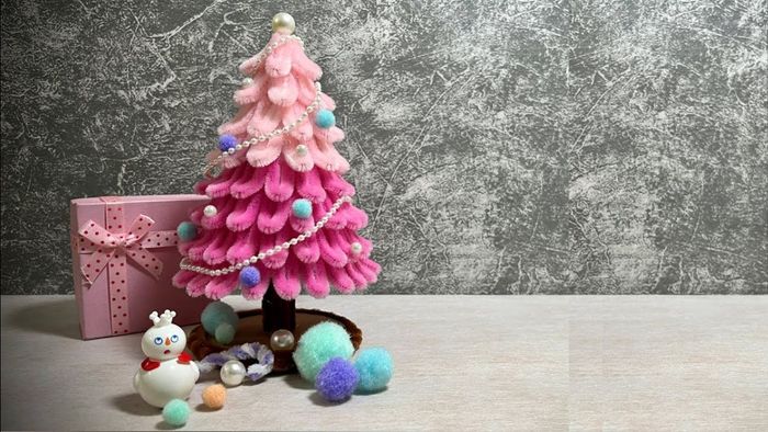 Cách làm cây thông Noel từ kẽm nhung