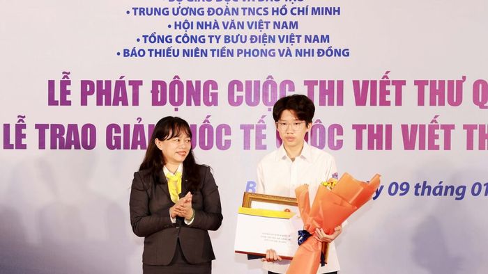 What are the prizes for the UPU writing competition?