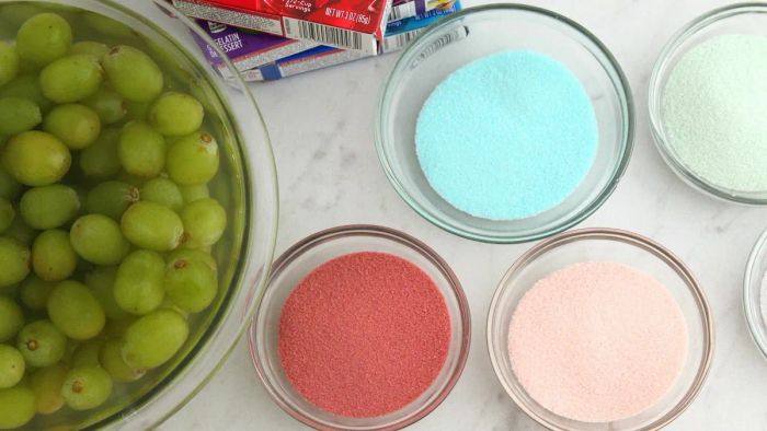 Chuẩn bị nguyên liệu cho món mứt nho cầu vồng với Gelatin