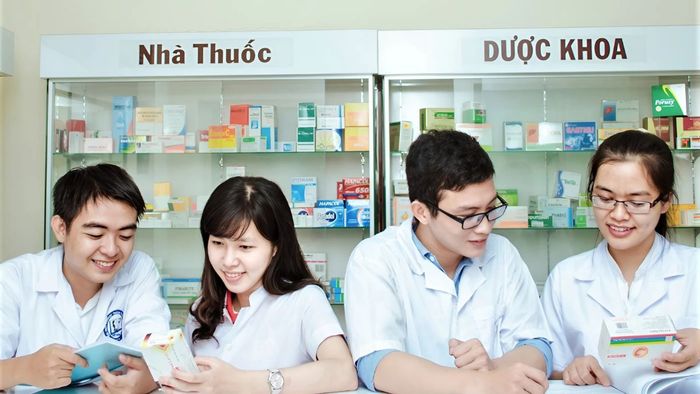 Học Dược ra làm gì: Ngành Dược là gì?